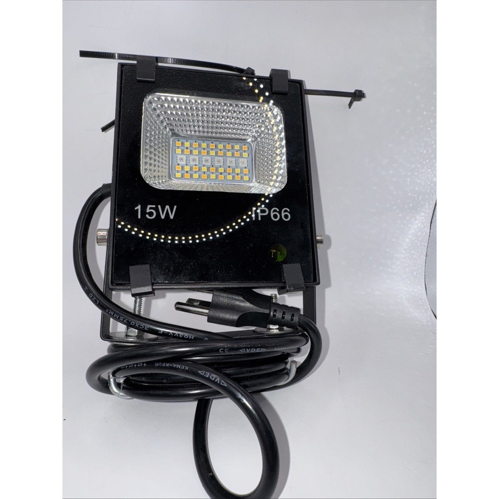 15 W Flood Light Ip66 multicolor. Excellent